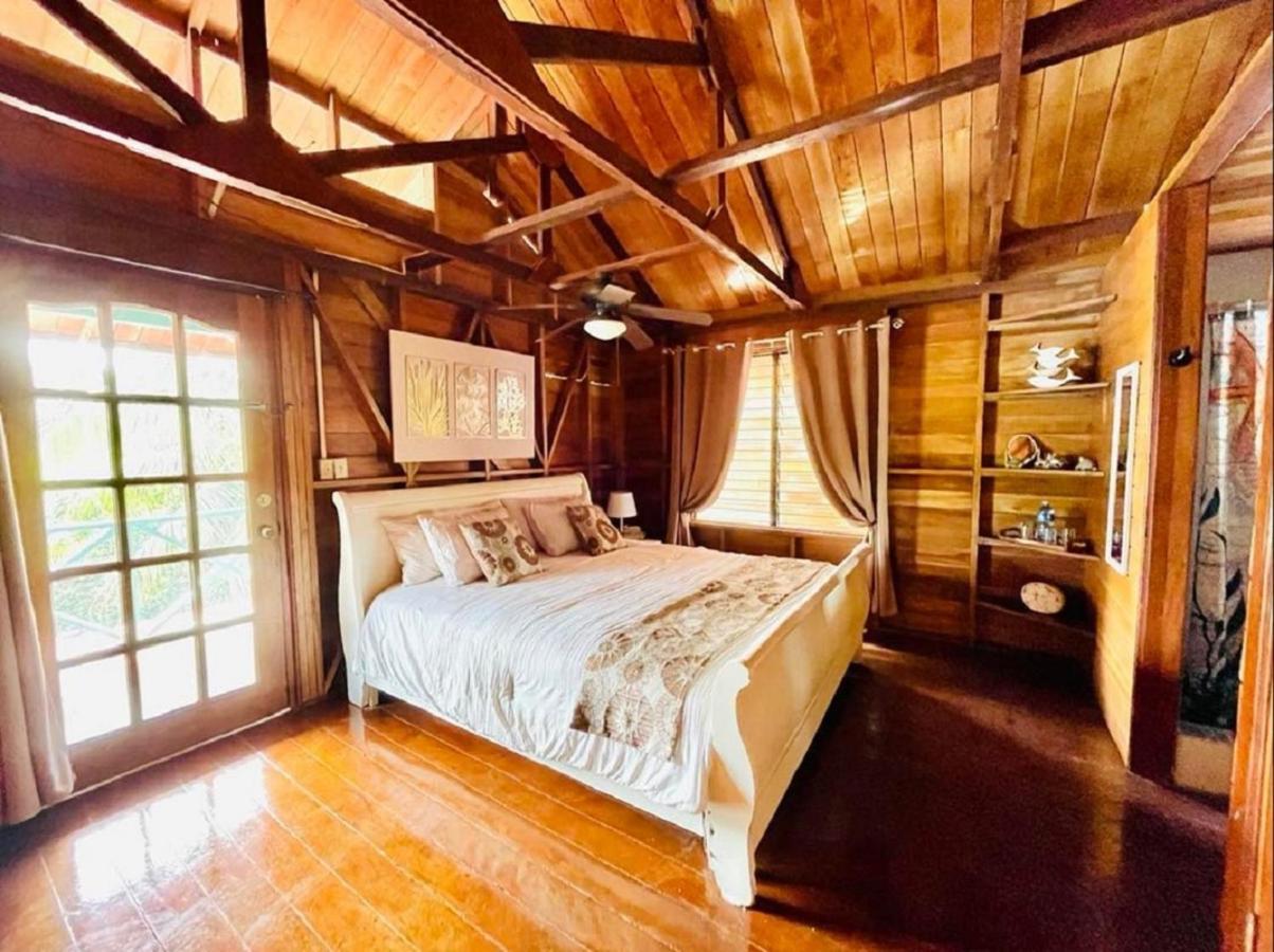 Villa Amaya โบกัสทาวน์ ภายนอก รูปภาพ